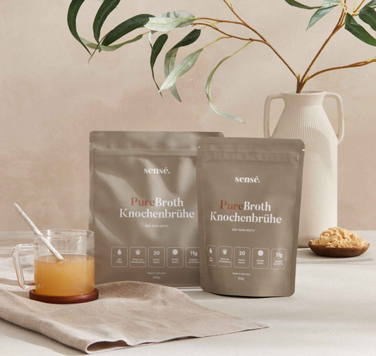 PureBroth Knochenbrühe Pulver in 150 g und 350 g mit zubereiteter Brühe